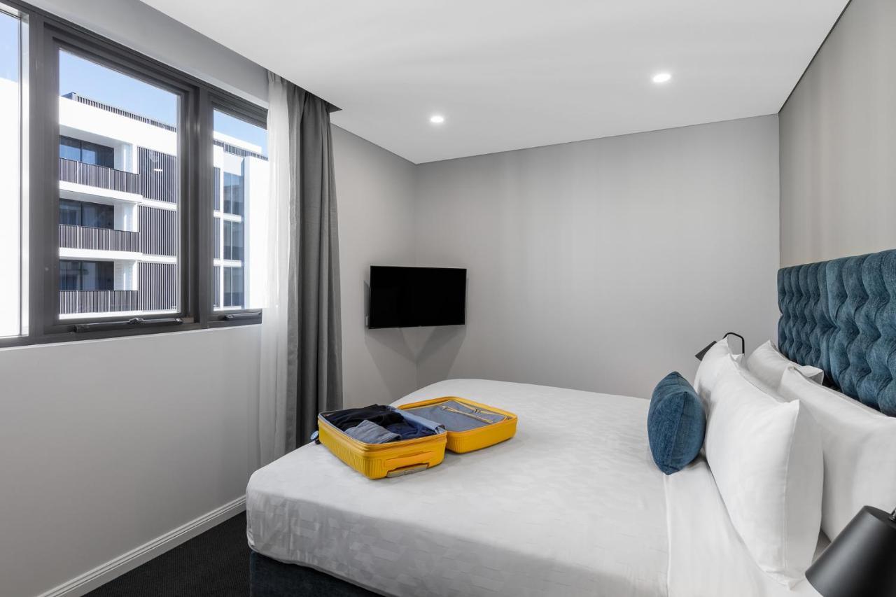 Meriton Suites Coward Street, Mascot Сідней Екстер'єр фото A bedroom at the hotel